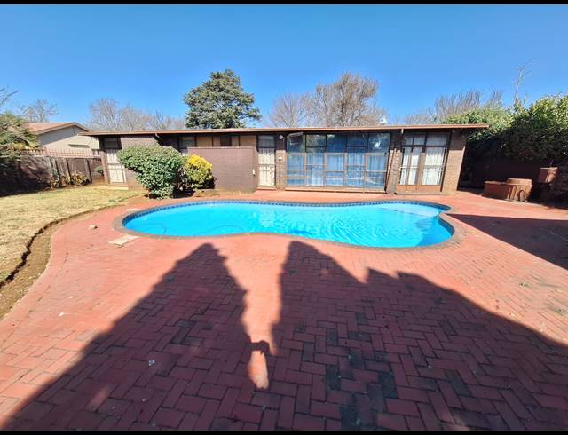 4 BEDROOM HOUSE FOR SALE IN VANDERBIJLPARK SW 5